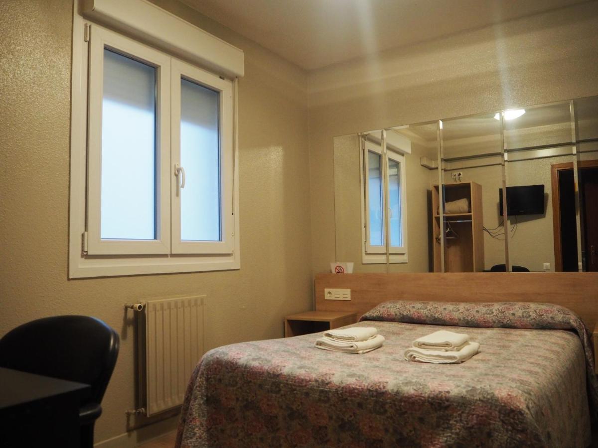 Hostal Acella 팜플로나 외부 사진