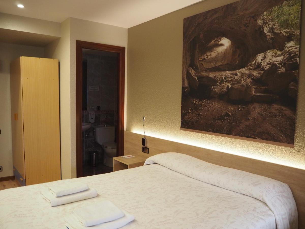 Hostal Acella 팜플로나 외부 사진